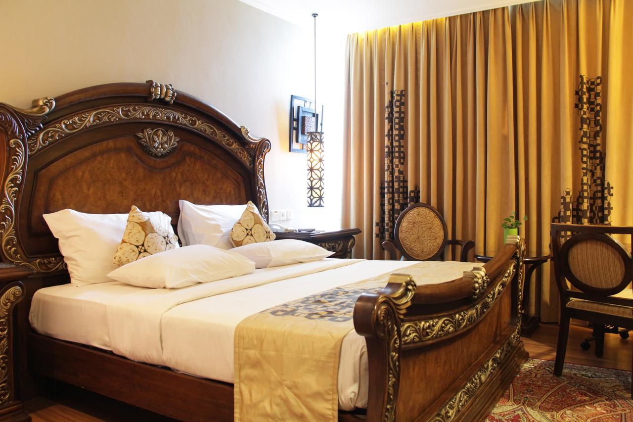 The Royal Surakarta Heritage - Handwritten Collection Surakarta (Solo)